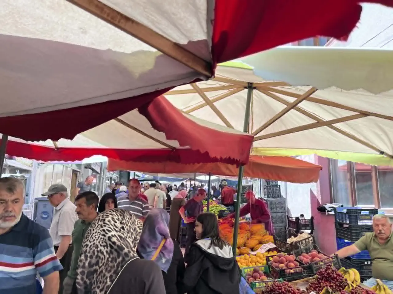 Merzifon Pazarında Yoğunluk Var, Fiyatlar Yerinde Sayıyor 4