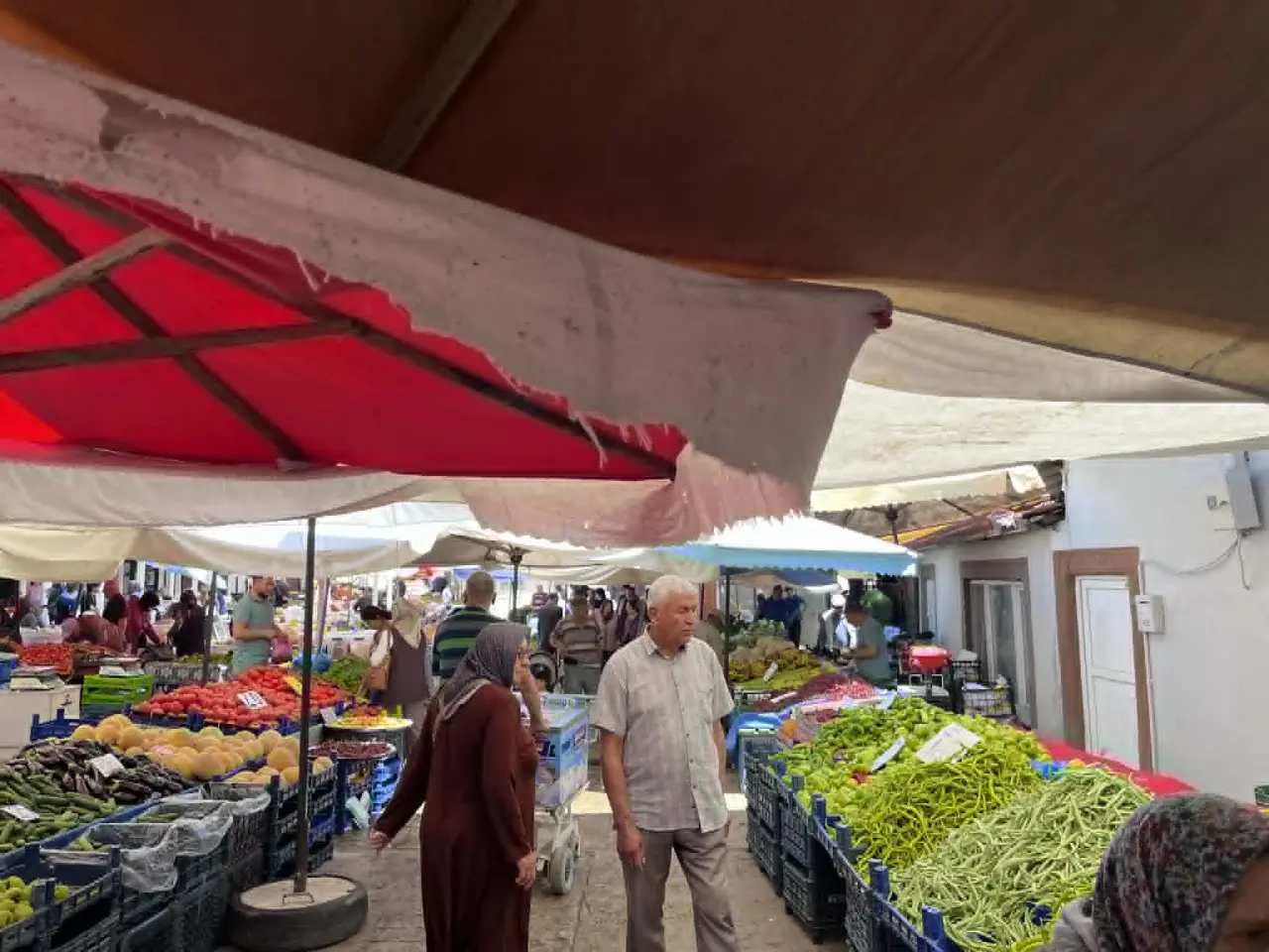 Merzifon Pazarında Yoğunluk Var, Fiyatlar Yerinde Sayıyor 1