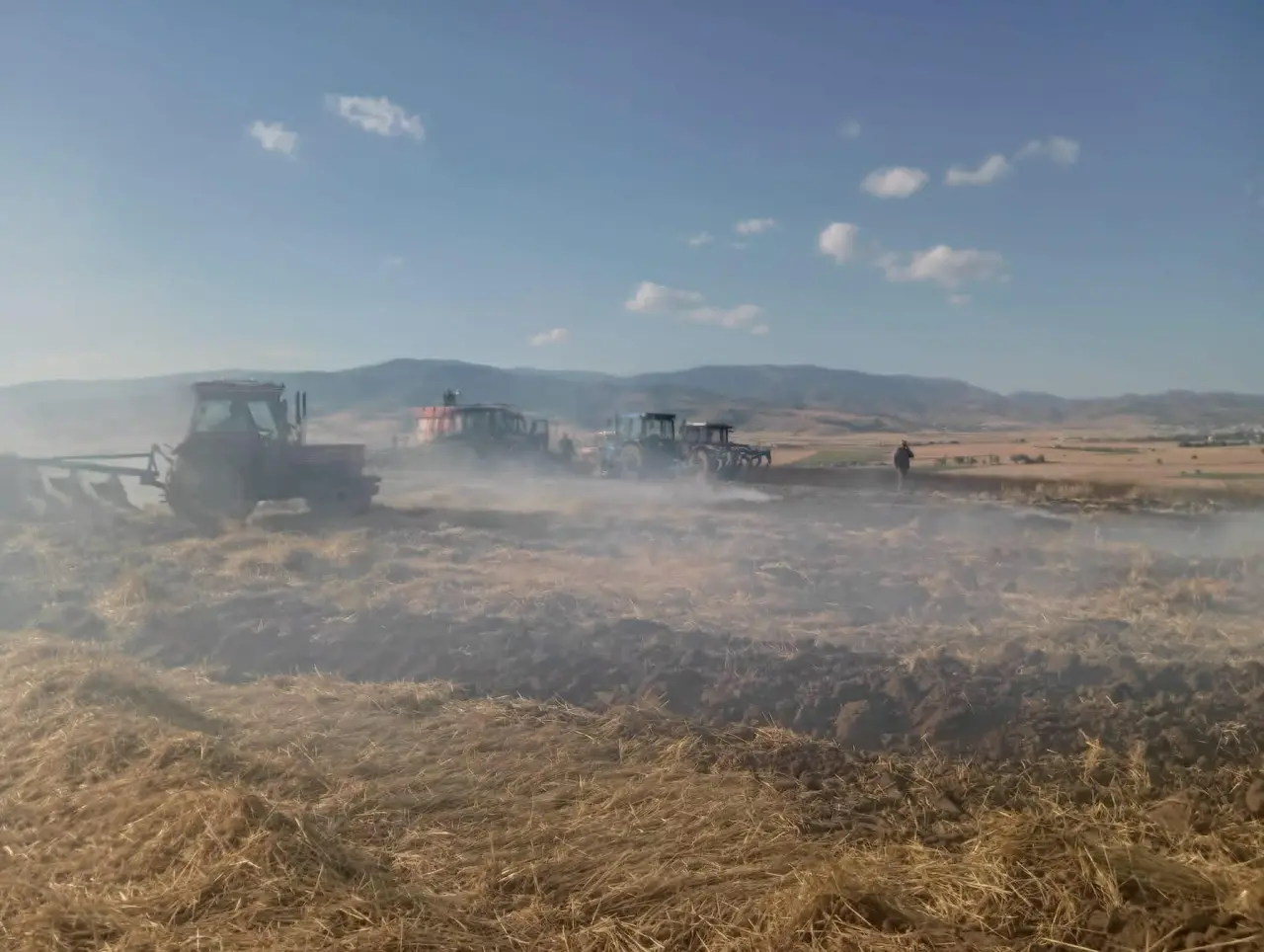 Merzifon’da 100'ü Aşkın Traktör Yangına Karşı Seferber Oldu! 4