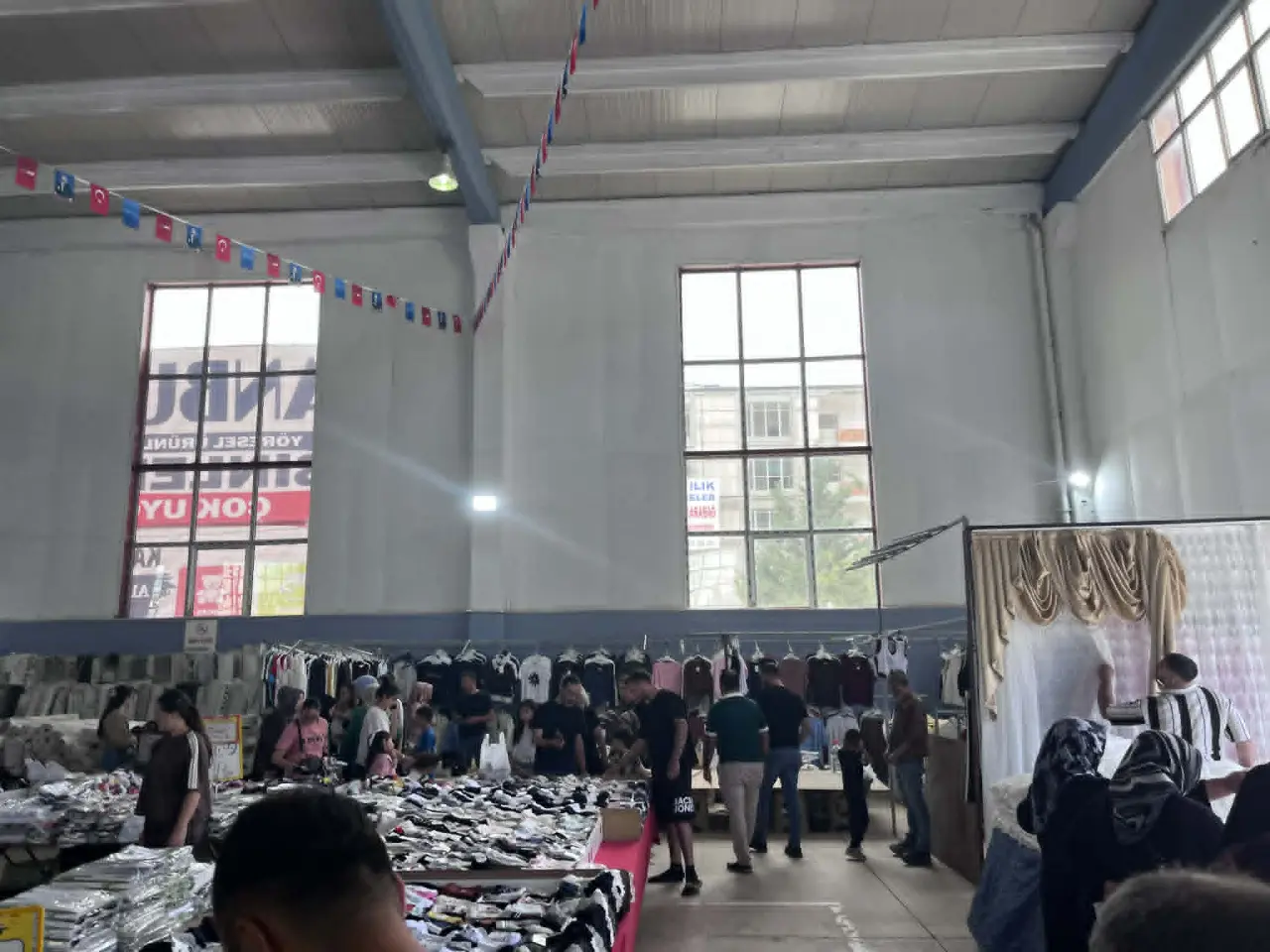Merzifon’da Alışveriş Şöleni Başladı! İstanbul İndirim Fuarı İkinci Kez Kapılarını Açtı 2