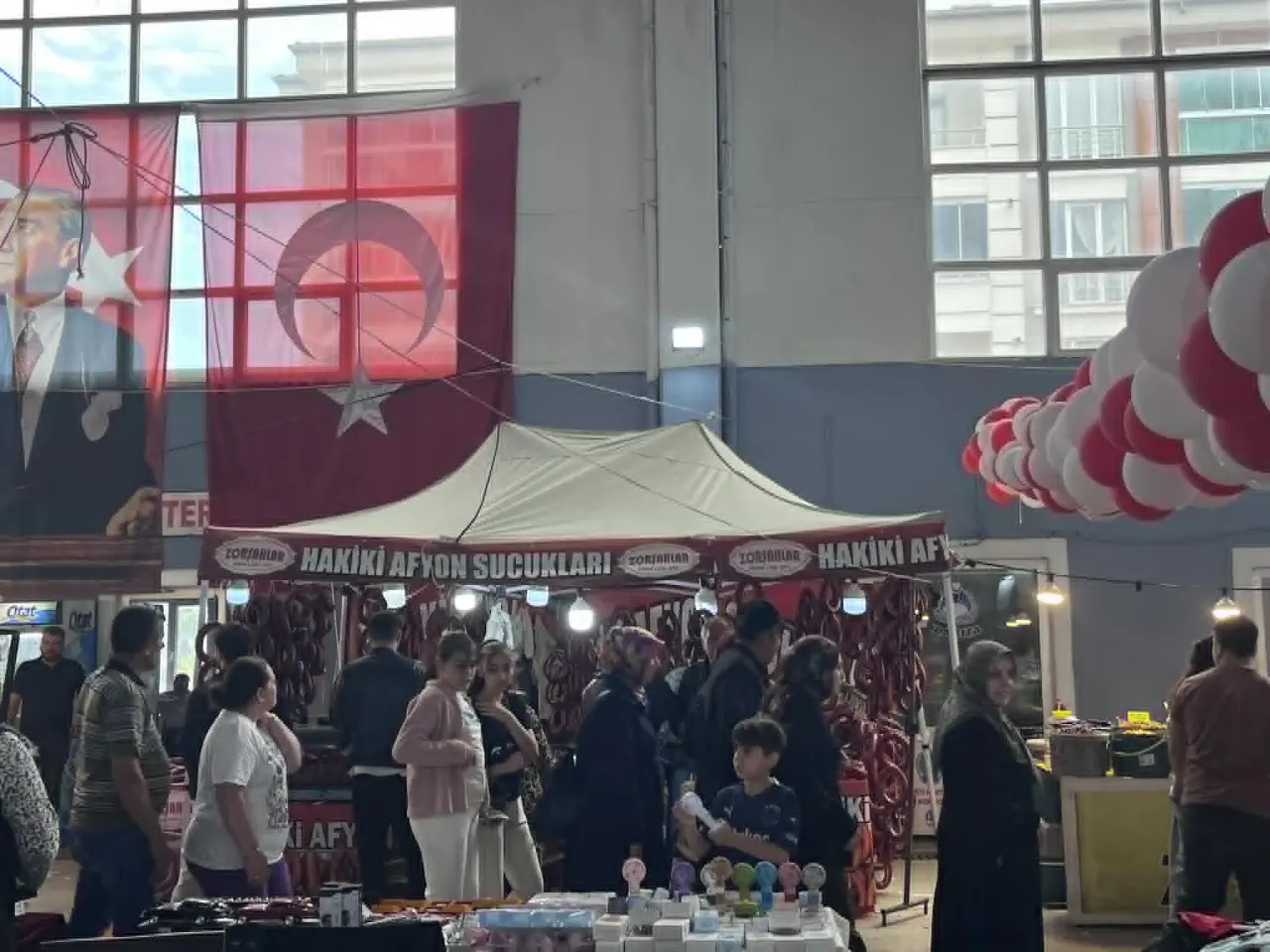 Merzifon’da Alışveriş Şöleni Başladı! İstanbul İndirim Fuarı İkinci Kez Kapılarını Açtı 4