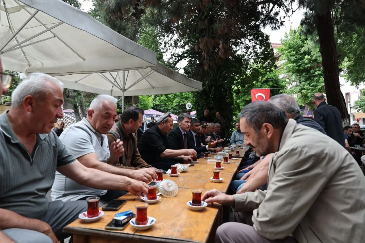 Merzifon’da Bayram Tebrikleri Yüzleri Güldürdü 4
