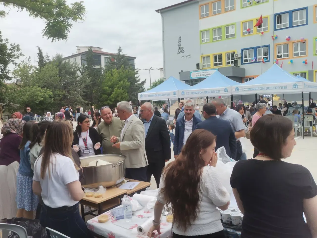 Merzifon'da Kermese Akın Ettiler! Okul Bahçesi Dolup Taştı 4