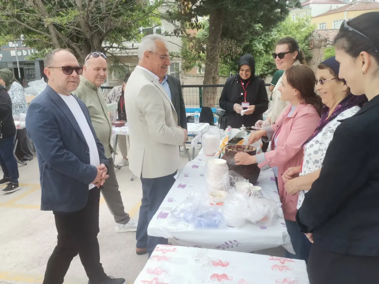Merzifon'da Kermese Akın Ettiler! Okul Bahçesi Dolup Taştı 2