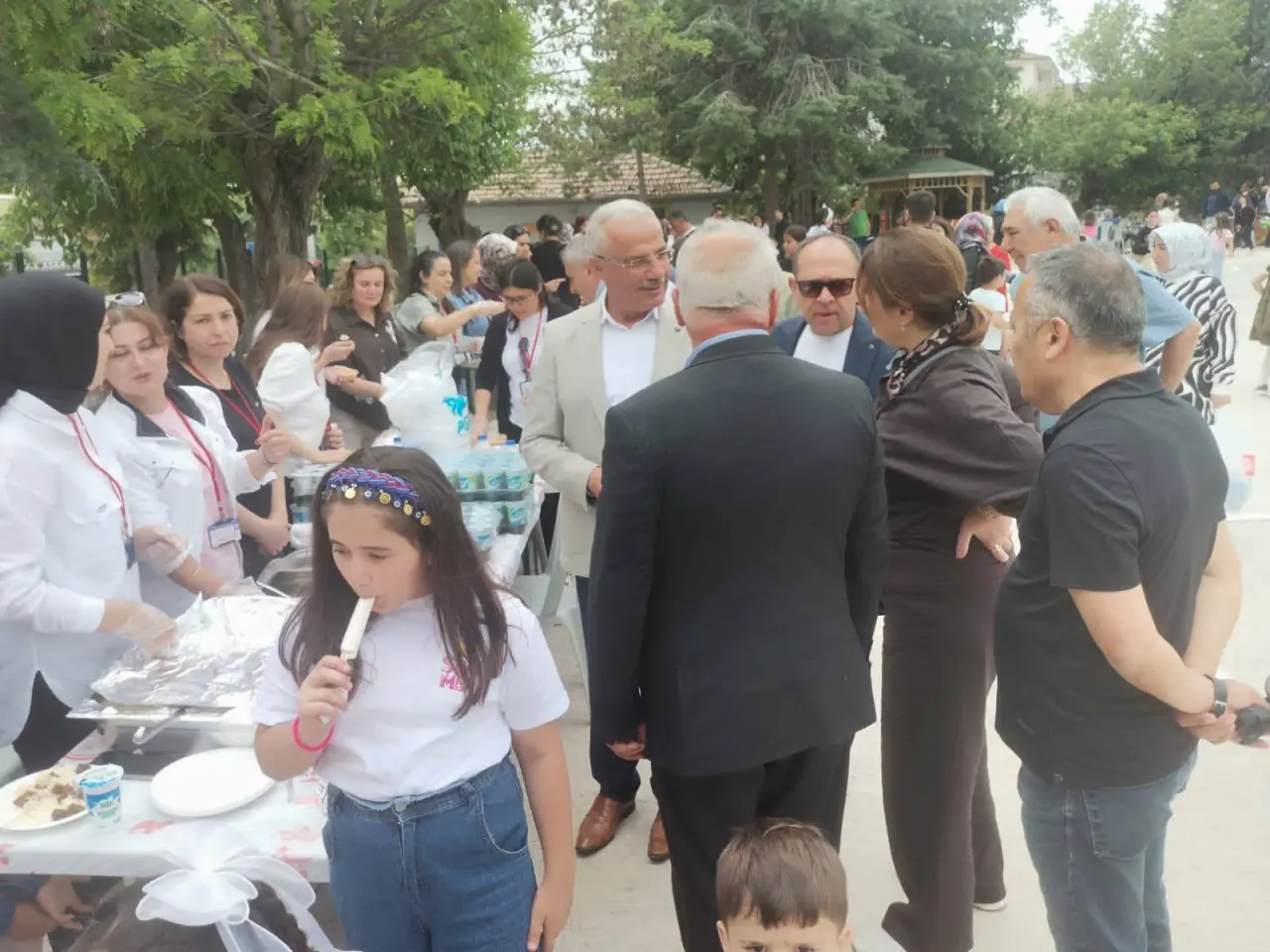 Merzifon'da Kermese Akın Ettiler! Okul Bahçesi Dolup Taştı 3