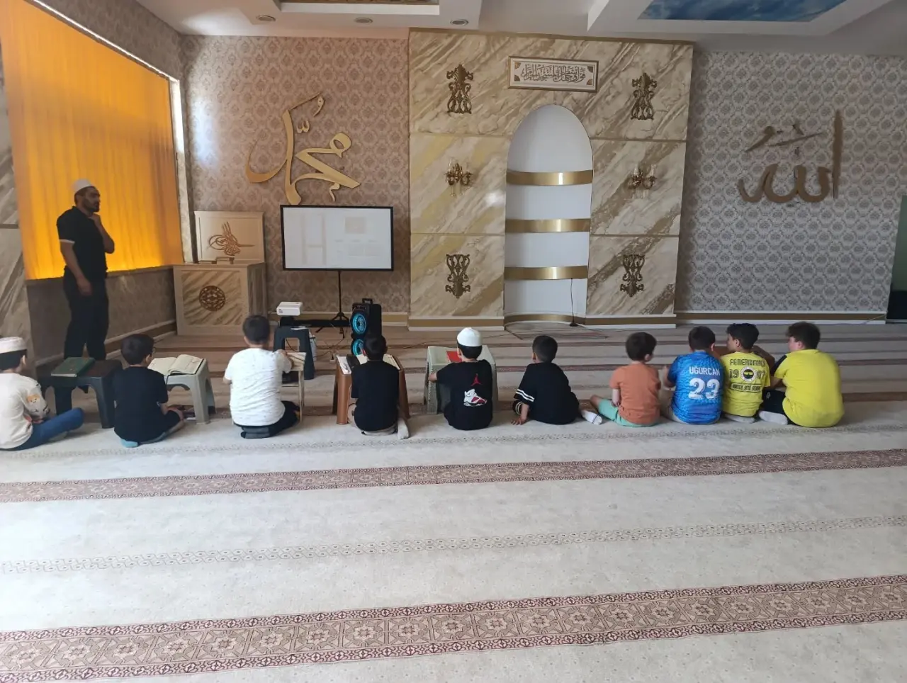 Merzifon’da Örnek Din Görevlisi! Gençleri Camide Buluşturdu 6