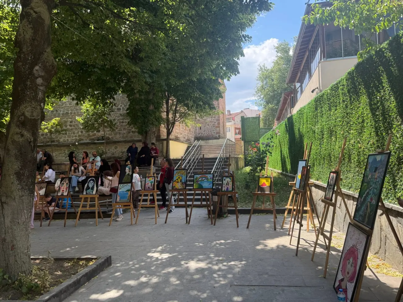 Merzifon’da Resim Sergisine Anlam Katan Jest! 3