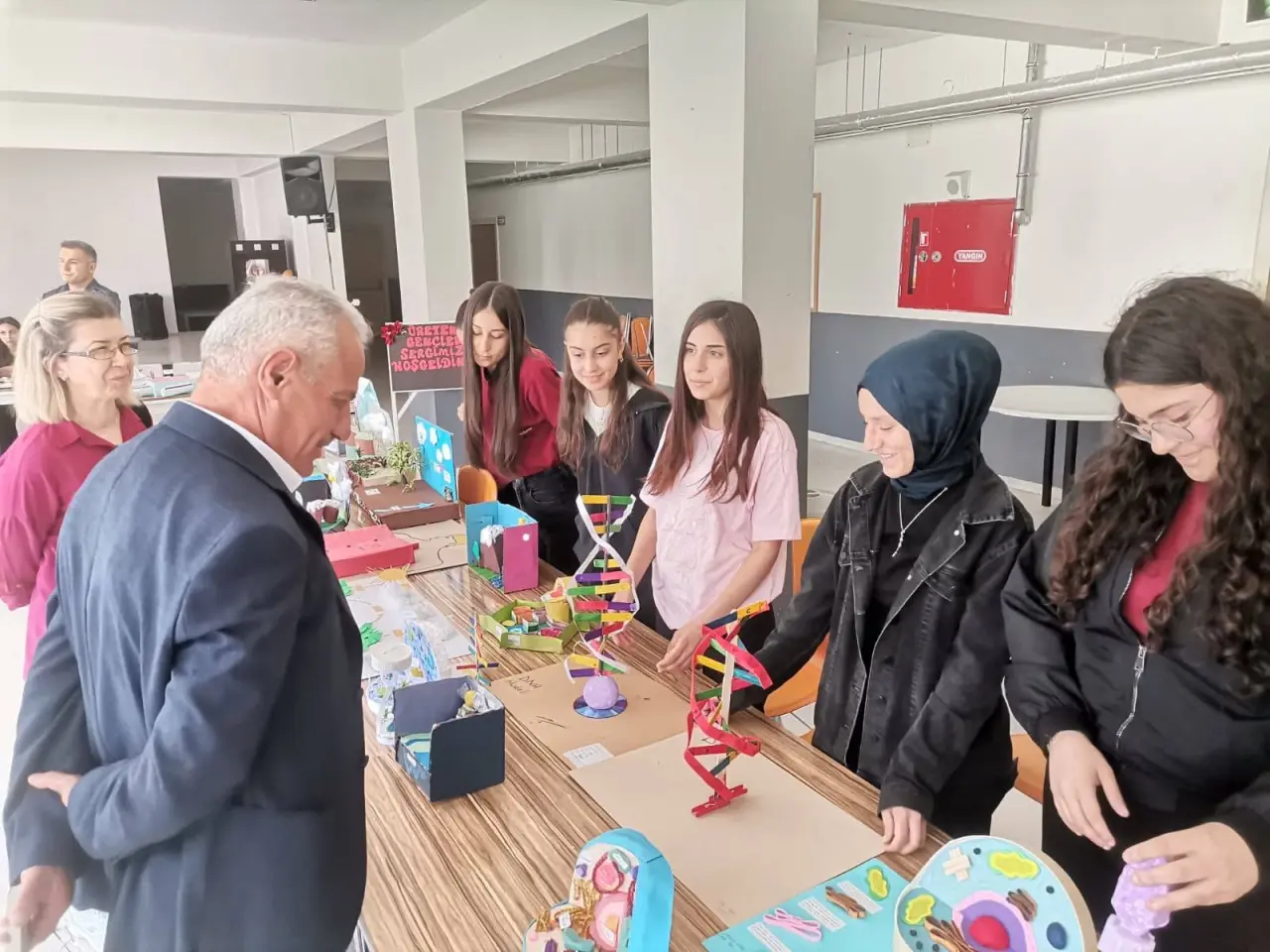Merzifon’da Türkiye Yüzyılı Maarif Modeli Sergisi İlgi Gördü 3