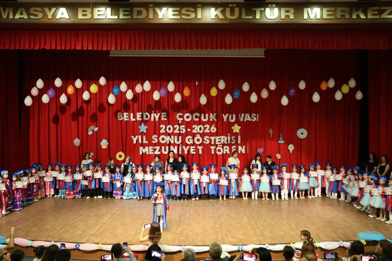 Miniklerden Muhteşem Mezuniyet Gösterisi! 4