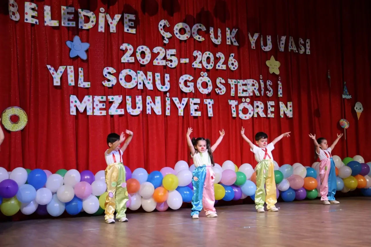 Miniklerden Muhteşem Mezuniyet Gösterisi! 2