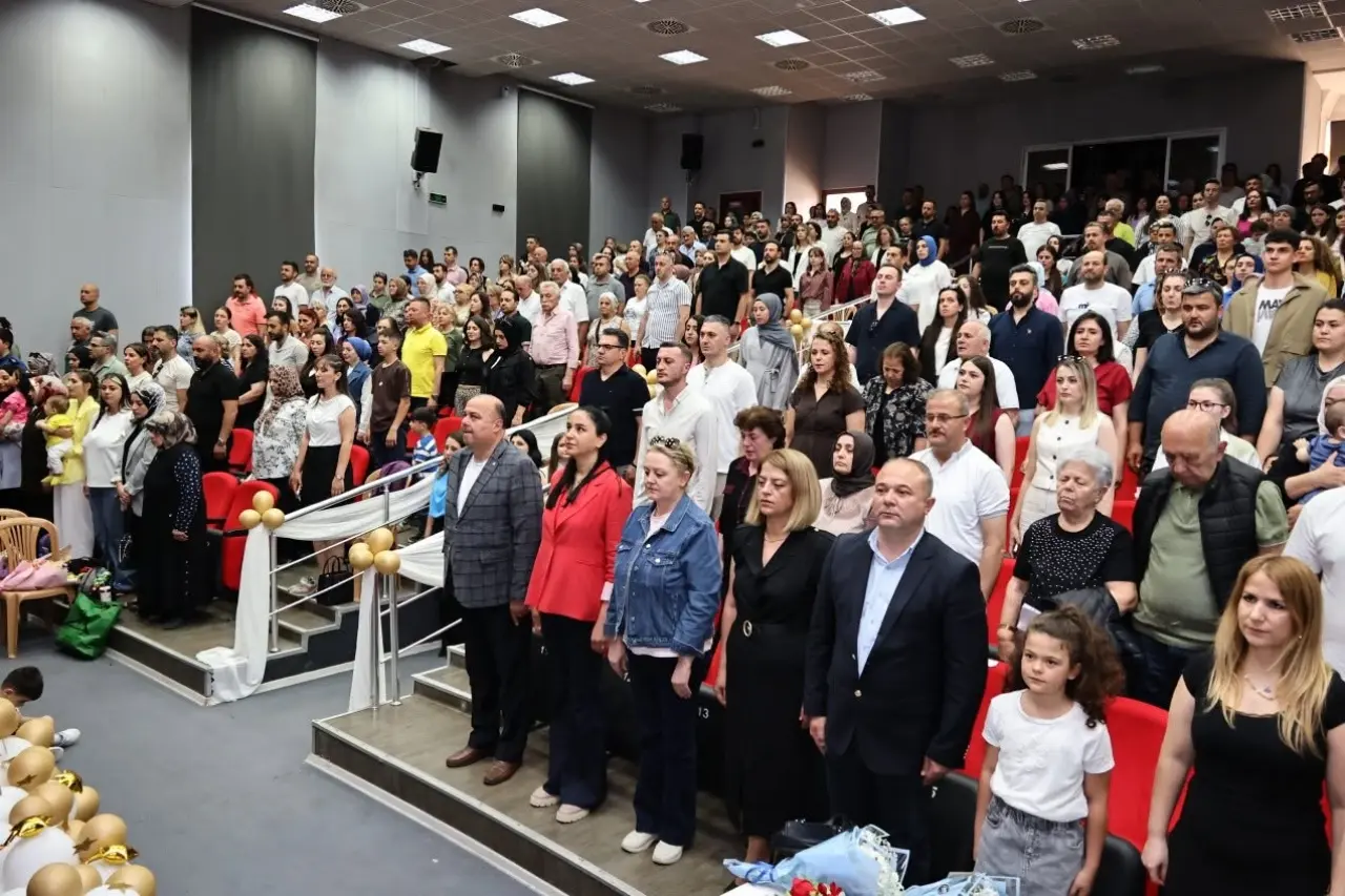 Miniklerin Mezuniyet Sevinci 1