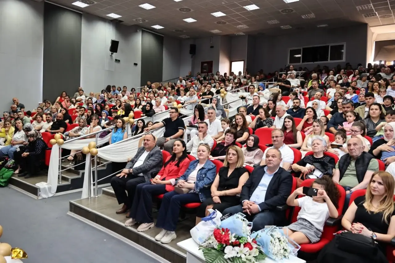 Miniklerin Mezuniyet Sevinci 6