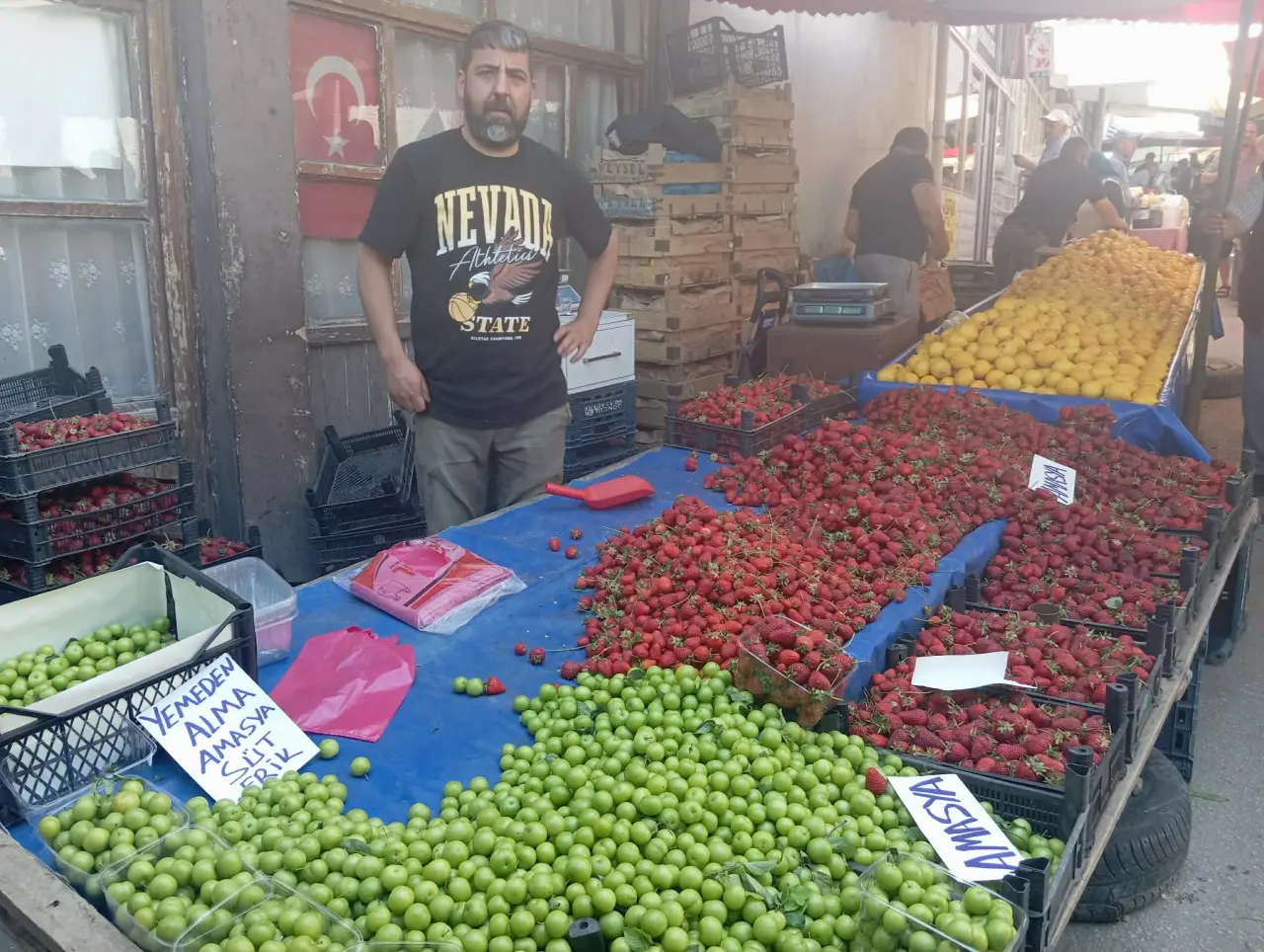 Pazarda Hareketlilik Başladı! Yerli Ürünler Tezgâhlarda Yerini Aldı 1