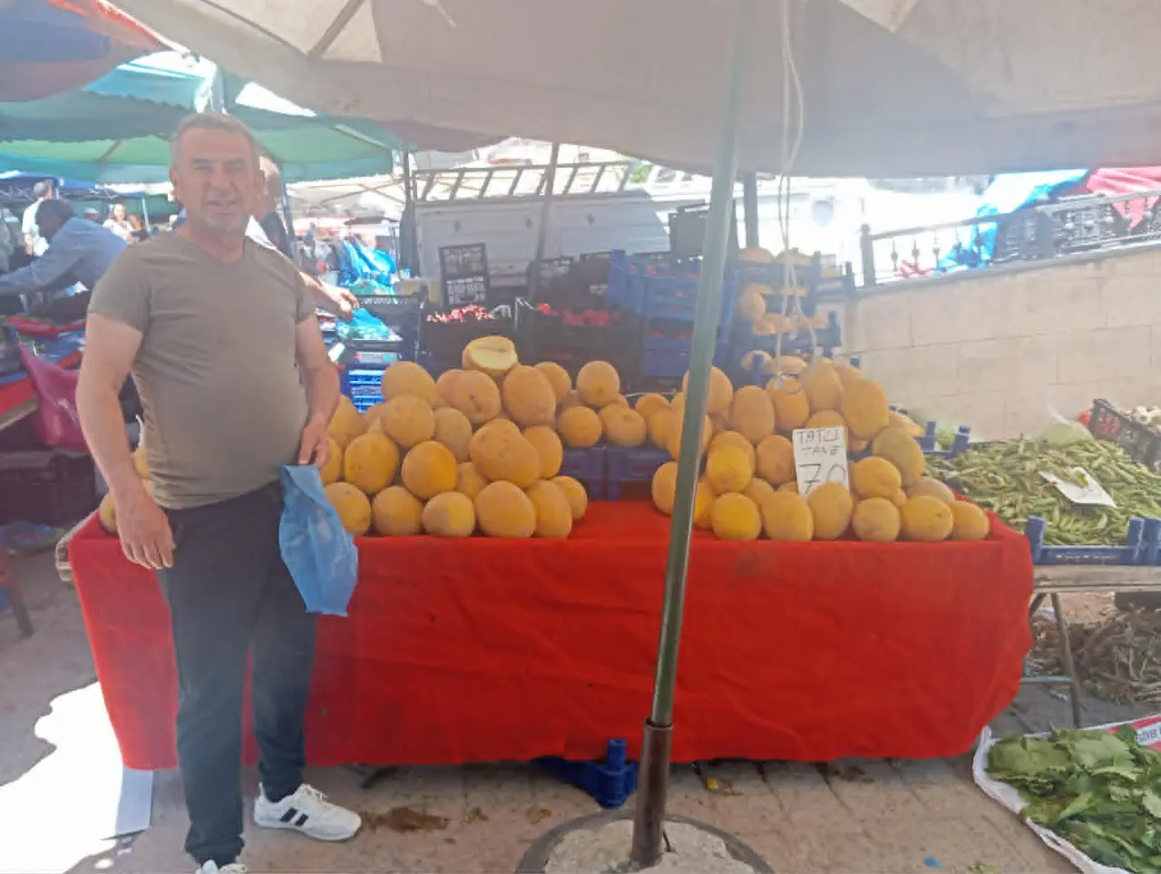 Pazarda Hareketlilik Başladı! Yerli Ürünler Tezgâhlarda Yerini Aldı 2