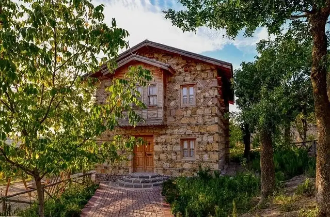 Rüyada Köye Gitmek Ne Anlama Gelir? Geçmişle Yüzleşme ve Huzur Mesajı! 2