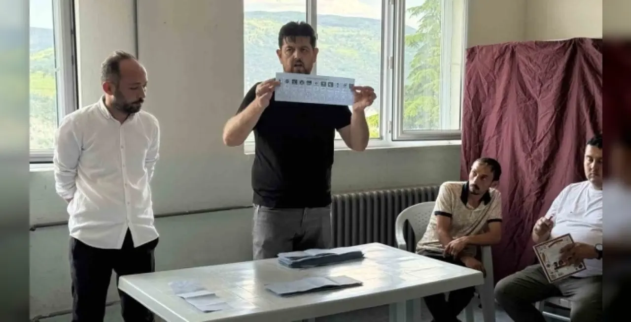 Sandıklar Açıldı: 2 Beldeyi AK Parti, 1'er Beldeyi ise CHP ve MHP kazandı 1