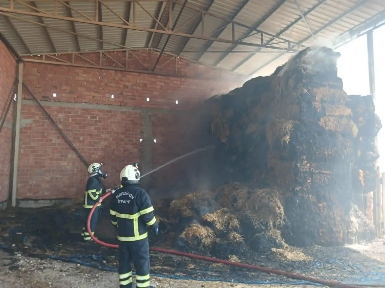 Sarıköy’de Saman Deposu Alevlere Teslim Oldu 5