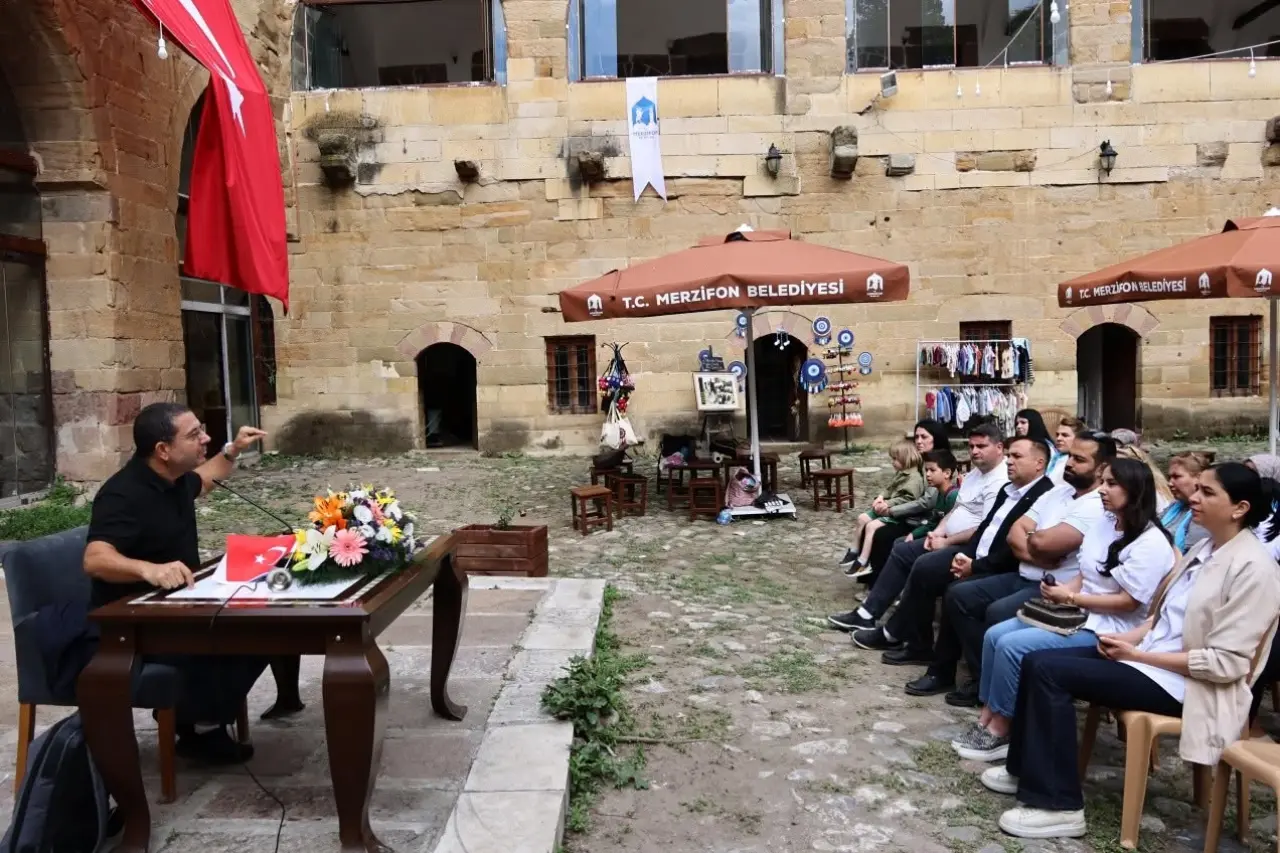 Taşhan’da Siyaset Gündemi! 5