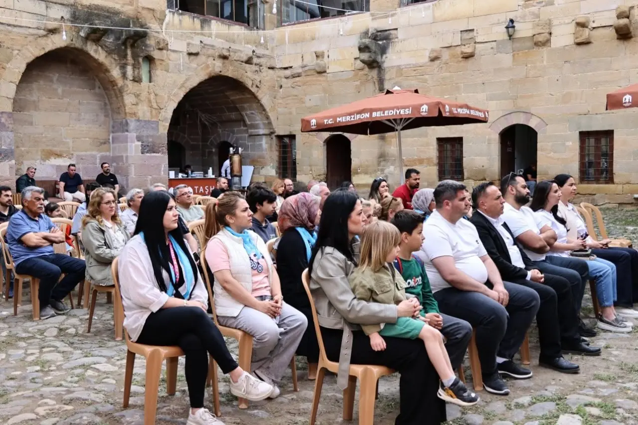 Taşhan’da Siyaset Gündemi! 4