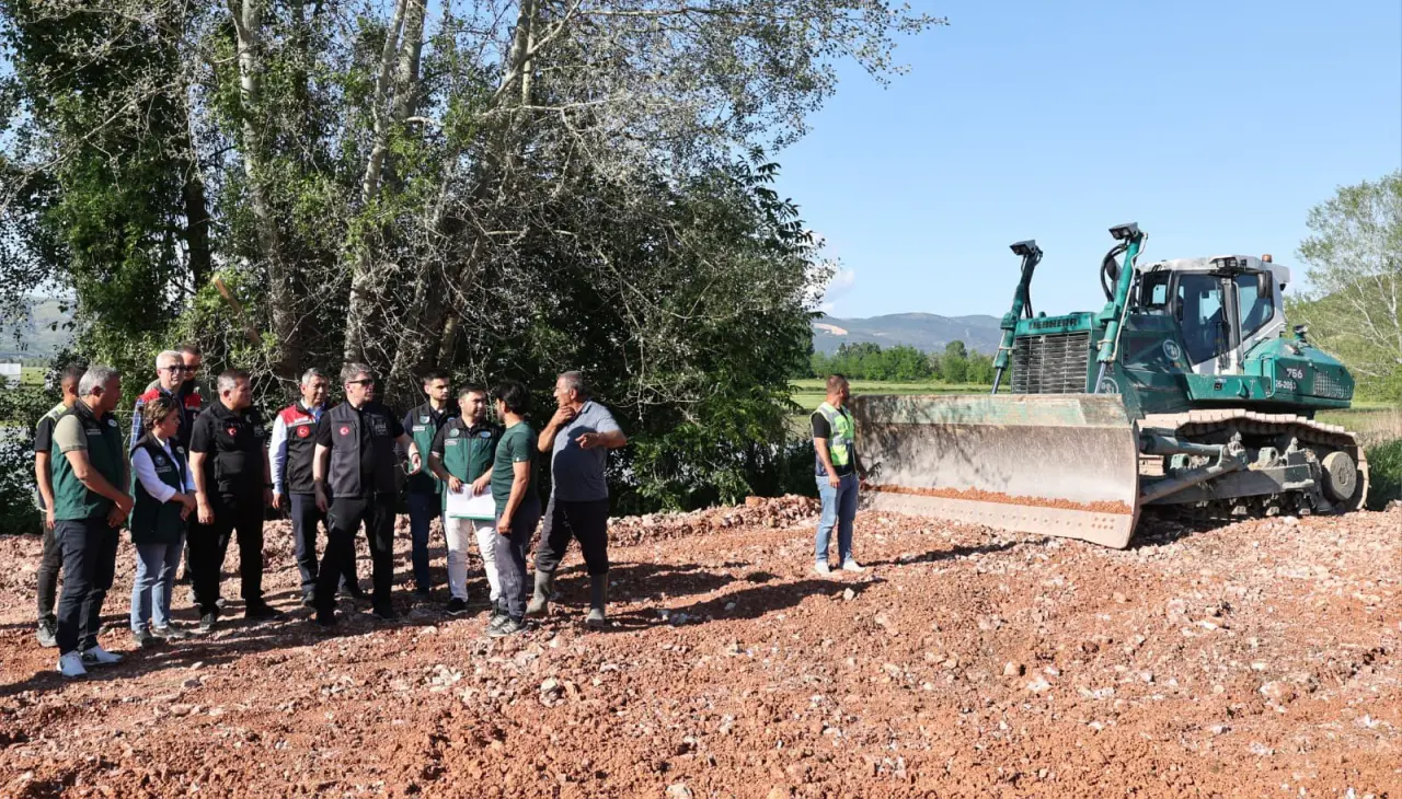Vali Önder Bakan Taşkın Bölgesinde İncelemelerde Bulundu 4