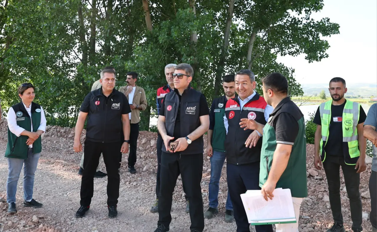 Vali Önder Bakan Taşkın Bölgesinde İncelemelerde Bulundu 2