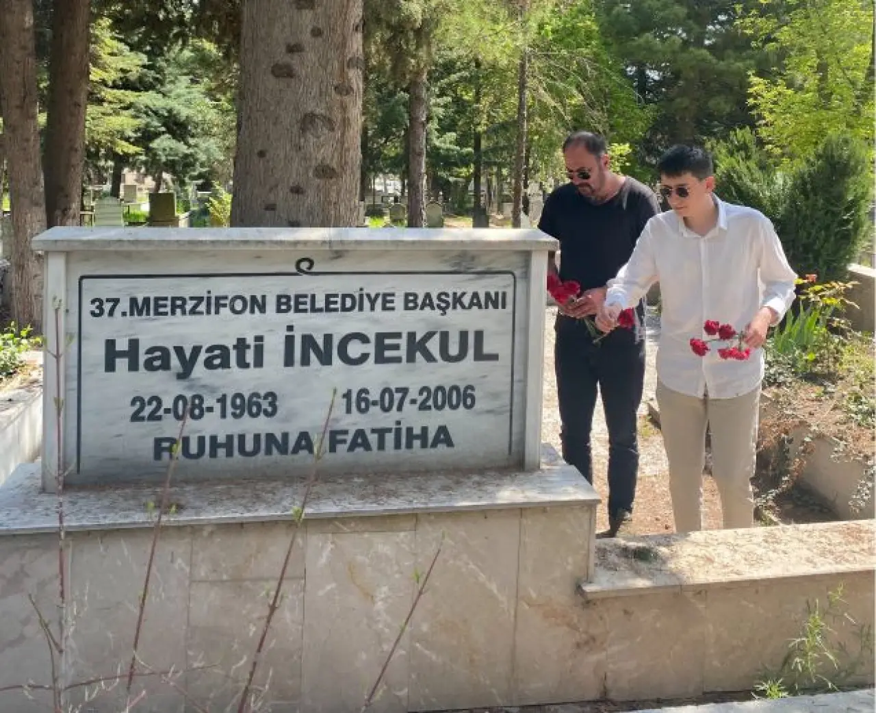 AK Gençlikten Vefa Ziyareti: İncekul ve Demir Dualarla Anıldı 2