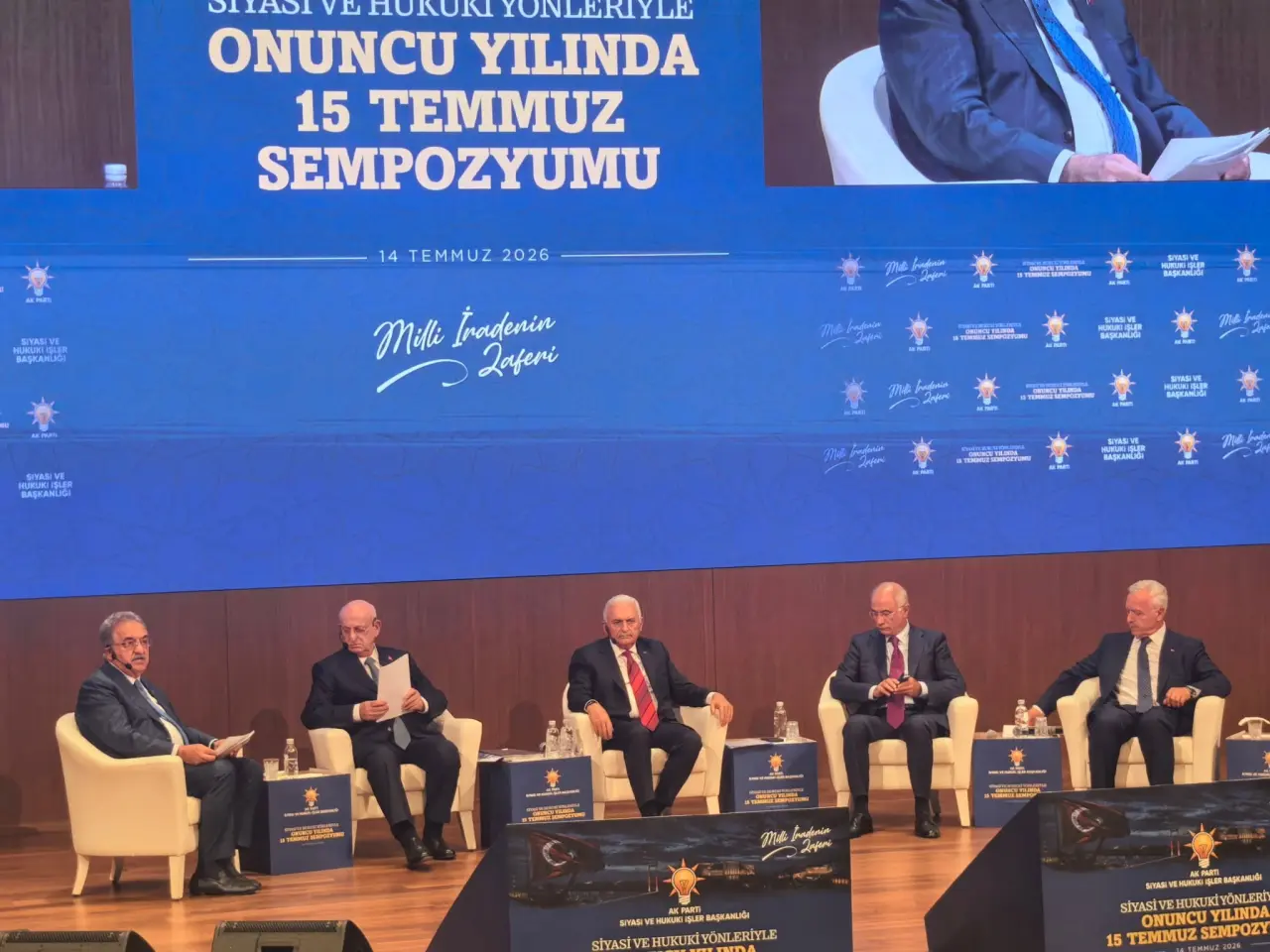 AK Parti Vekilleri Sempozyumda 2