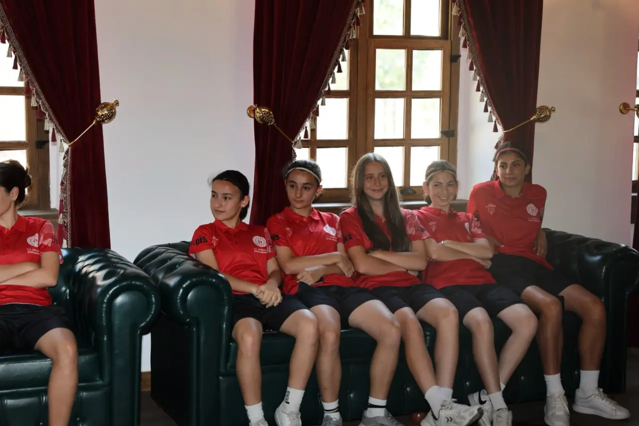 Amasis Kadın FK'dan Başkan Sevindi'ye Ziyaret 3