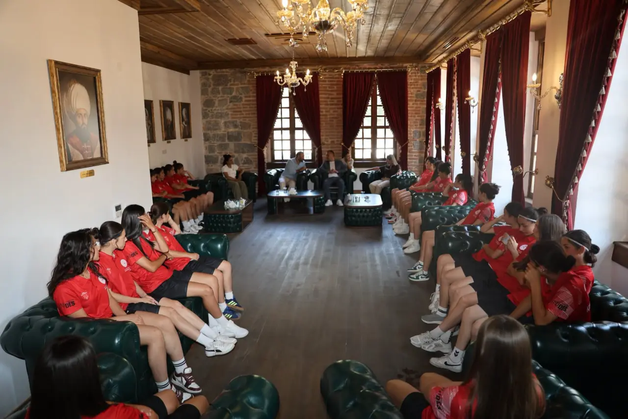 Amasis Kadın FK'dan Başkan Sevindi'ye Ziyaret 4