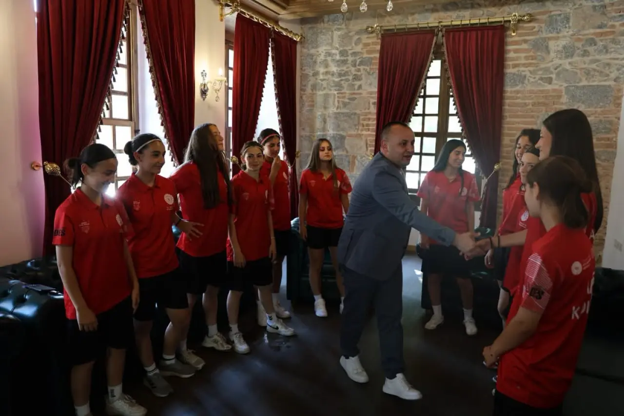 Amasis Kadın FK'dan Başkan Sevindi'ye Ziyaret 1
