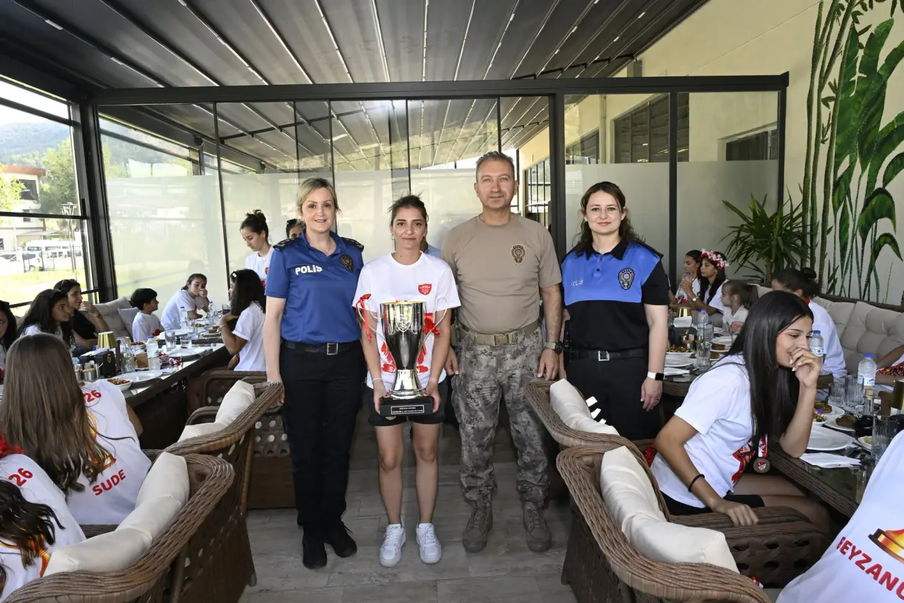 Amasya Emniyeti Şampiyonları Ağırladı 3