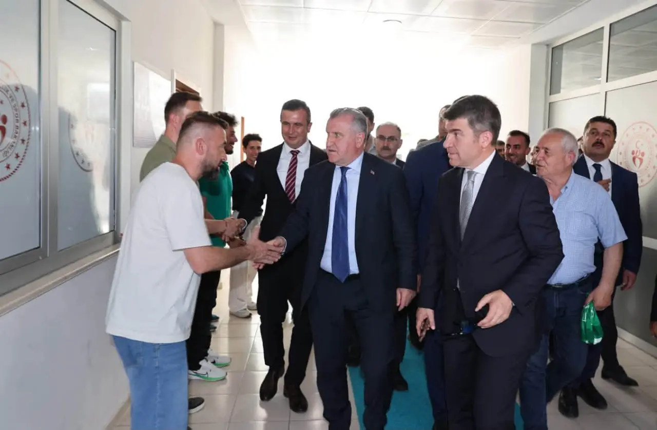 Bakan Bak'tan Amasya Spor Tesisine Yakın Takip 1