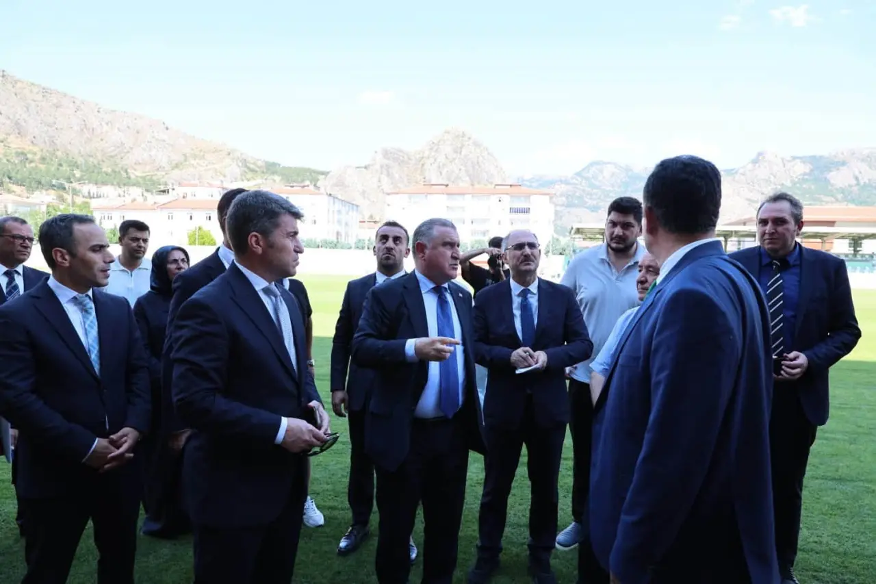 Bakan Bak'tan Amasya Spor Tesisine Yakın Takip 4