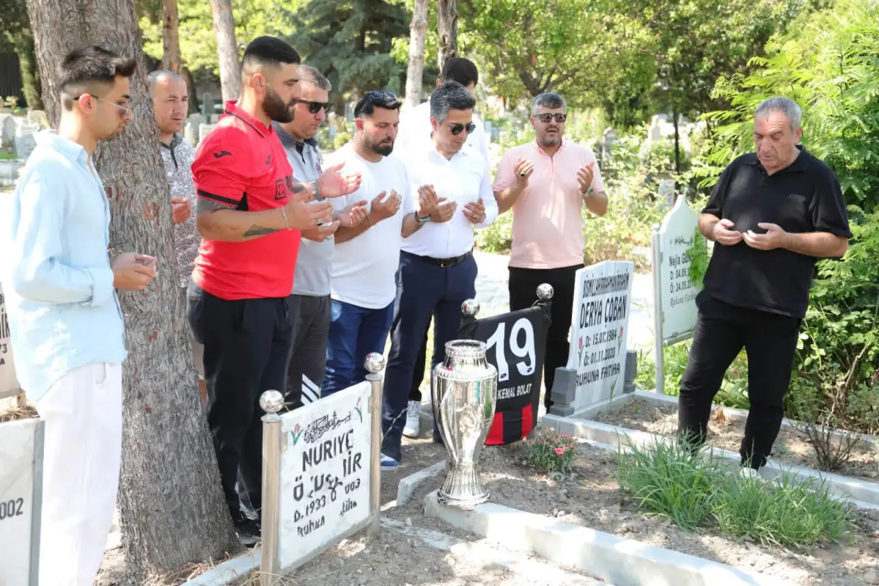 Çorum FK Şampiyonluk Kupasını Kemal Bolat'a Götürdü 3