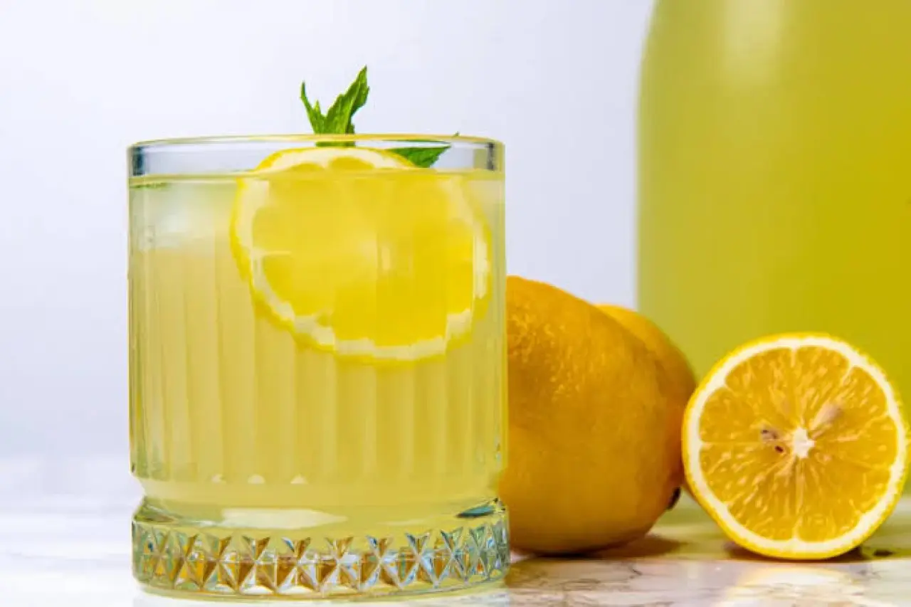 Ev Yapımı Limonatanın Sırrı Ortaya Çıktı: Acılaşmadan Tam Kıvamında Oluyor! 2