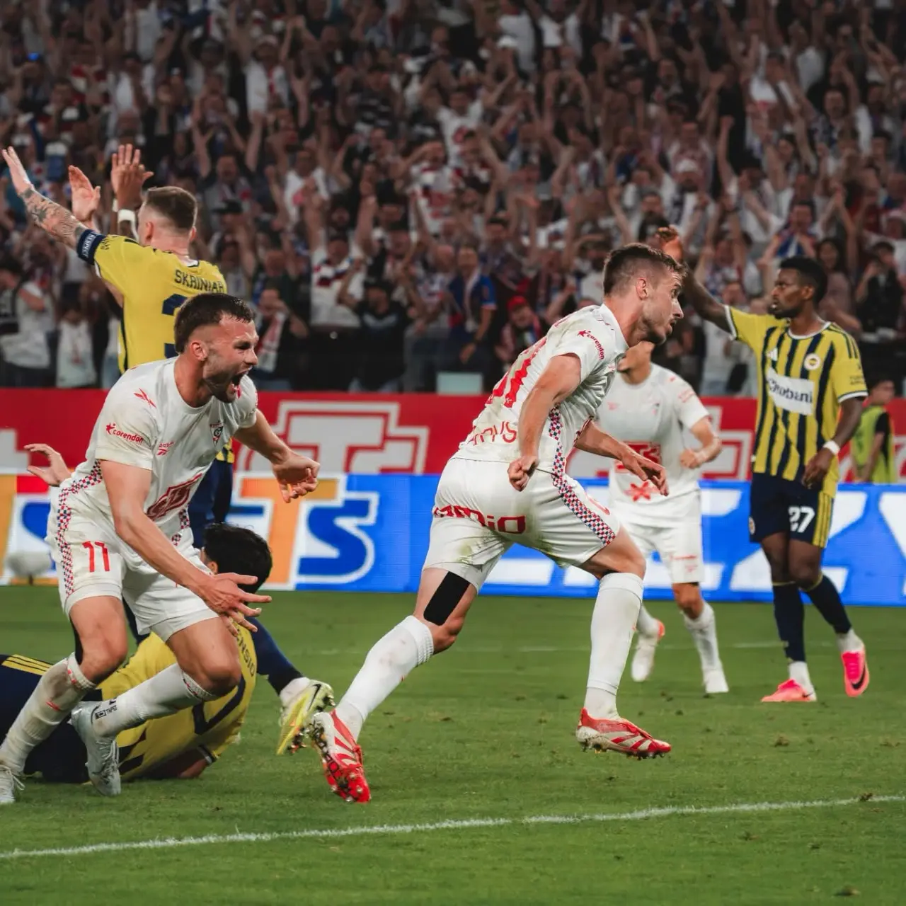 Fenerbahçe Şampiyonlar Ligi'nde Tur Atladı 1