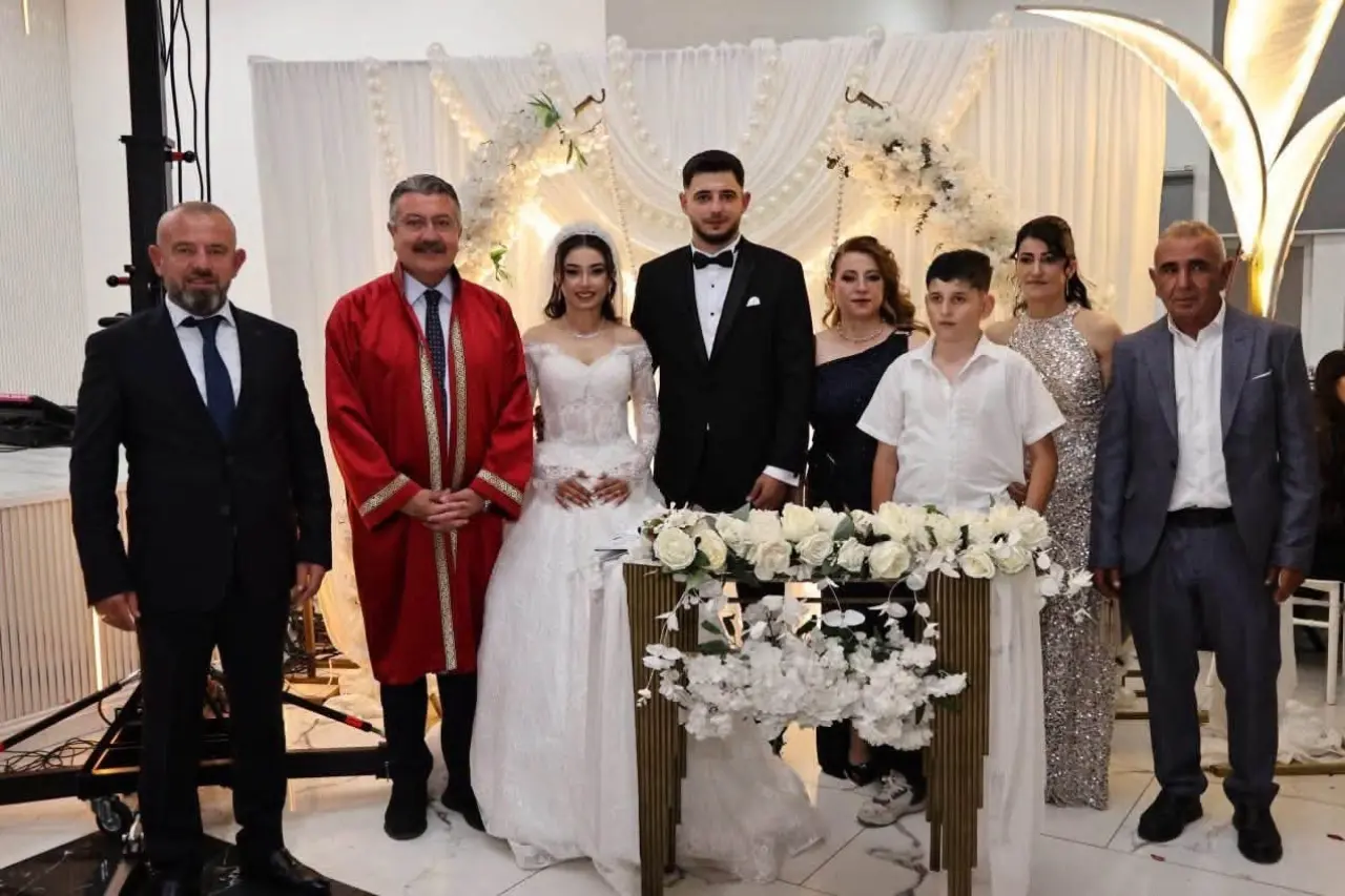 Kurt ve Çalışkan Ailelerinin Mutlu Günü! Yaren ile Tolga Hayatlarını Birleştirdi 2