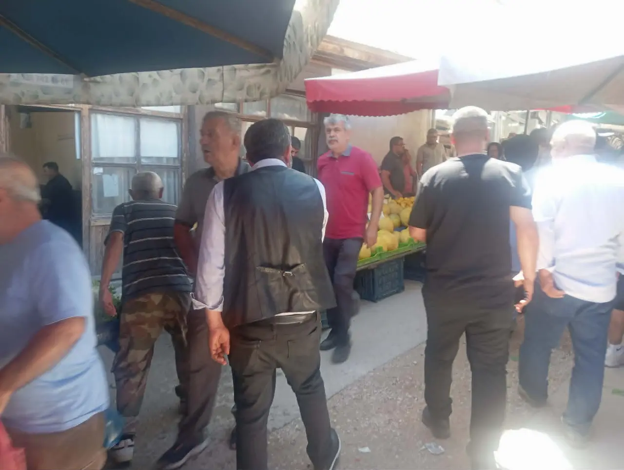 Merzifon Pazarı'nda Fiyatlar Geriledi! Yerli Ürünler Tezgâhları Doldurdu 2