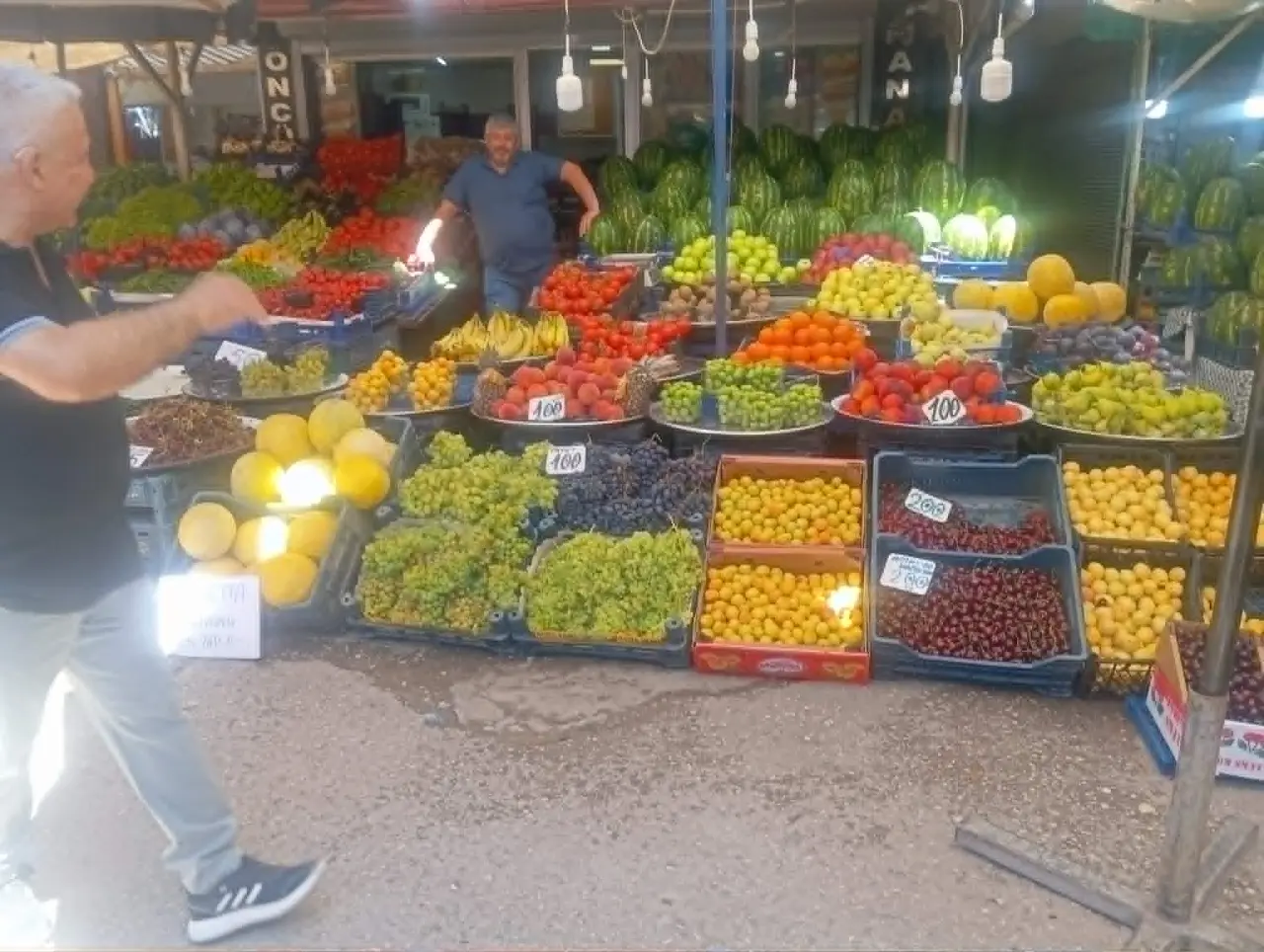 Merzifon Pazarı'nda Fiyatlar Geriledi! Yerli Ürünler Tezgâhları Doldurdu 3