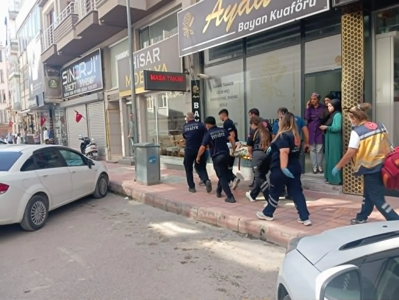 Merzifon'da Yaşlı Kadın İçin Zamanla Yarış! İtfaiye Balkondan Eve Girerek Kurtardı 2