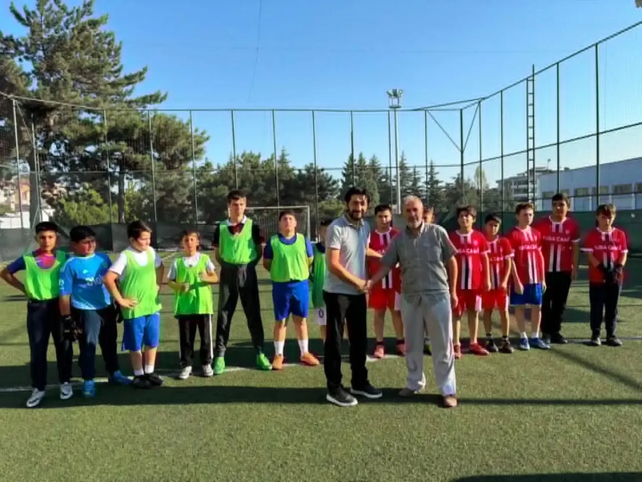 Merzifon’da Yaz Kur’an Kursları Futbol Turnuvasının Şampiyonu Kuba Camii Oldu 3