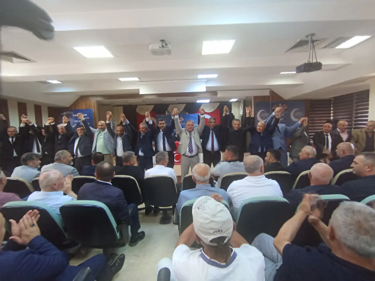 MHP Merzifon'da Yeni Dönem Başladı! Cüneyt Yamak İlçe Başkanı Seçildi 4
