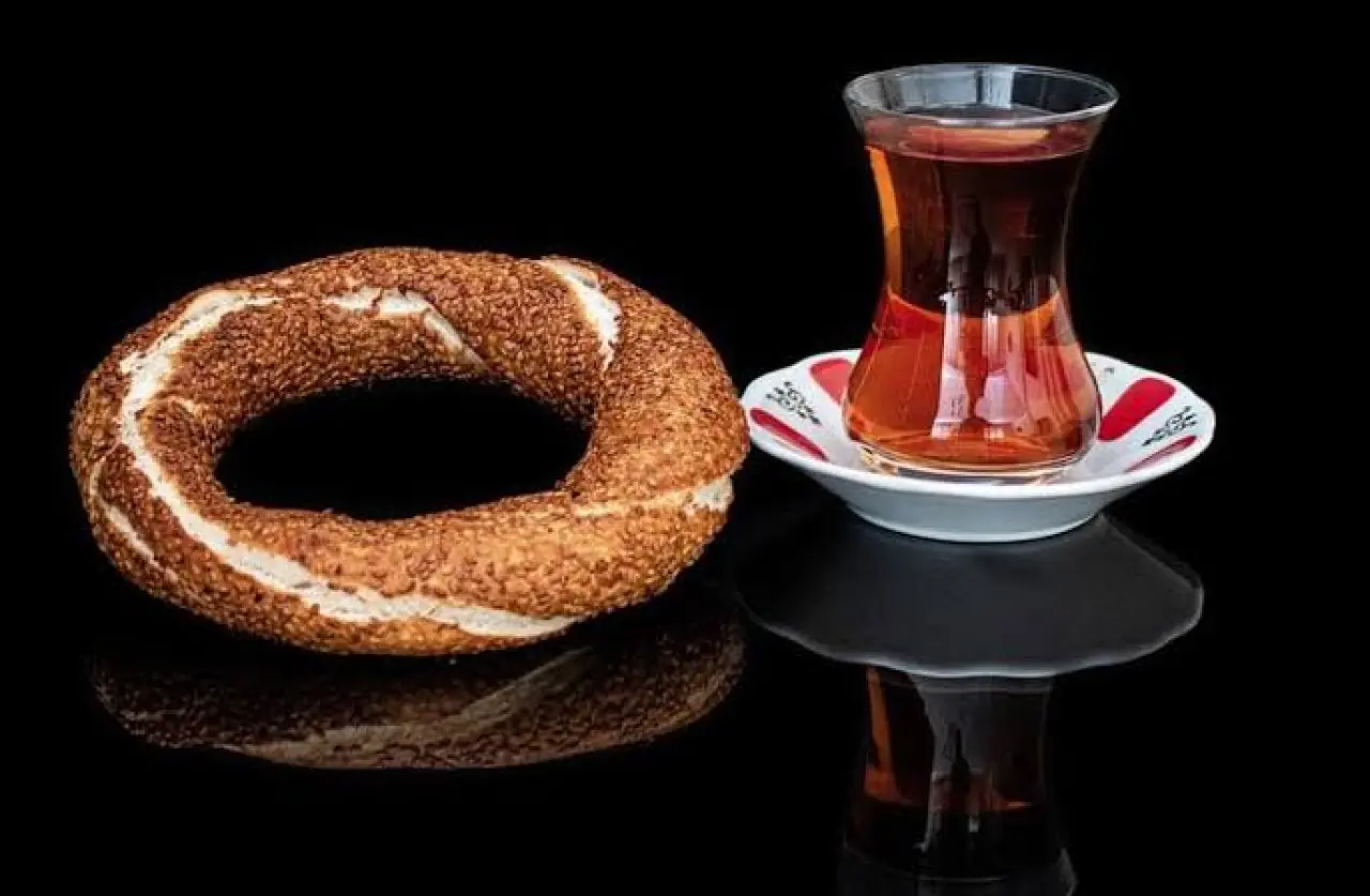 Rüyada Simit Yemek Ne Anlama Gelir? İşte Bolluk, Bereket ve Kazancın Habercisi Olan Rüyanın Yorumu 1