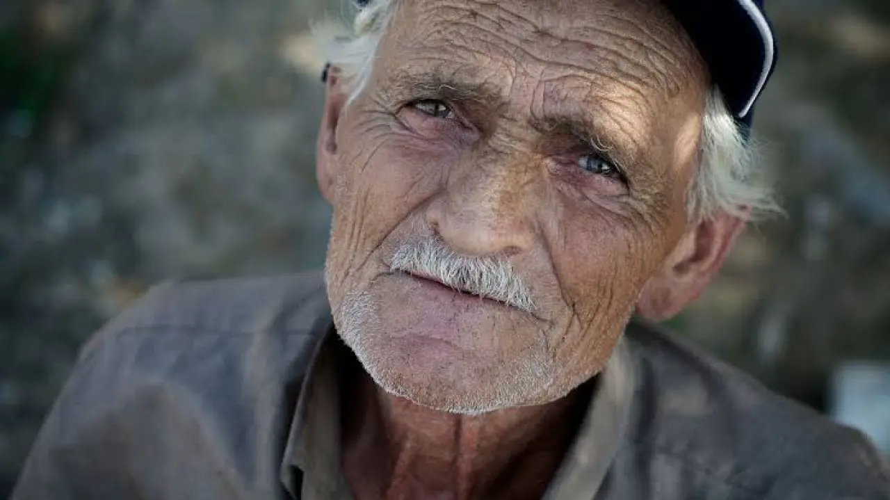 Rüyada Yaşlı İnsanlar Görmek Ne Anlama Gelir? İşte Merak Edilen Yorumlar 1