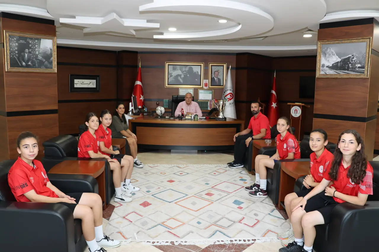 Şampiyon Takımdan Rektör Turabi'ye Ziyaret 2