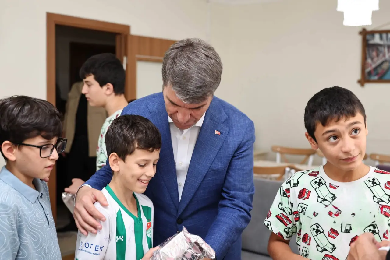 Vali Bakan, Çocuk Evlerindeki Evlatlarla Buluştu 3