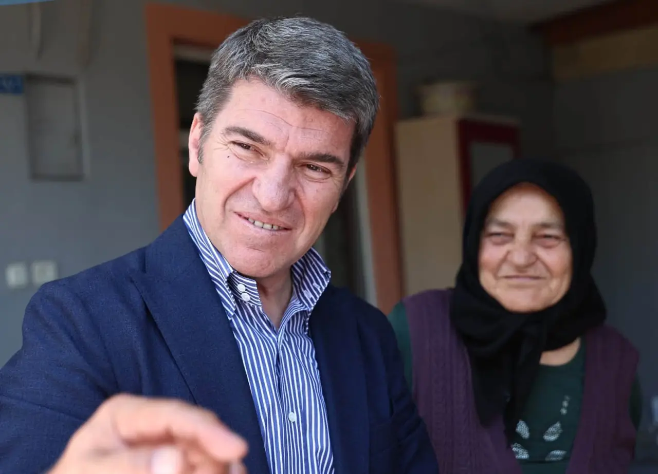 Vali Bakan Şehit Ailesinin Kapısını Çaldı 3