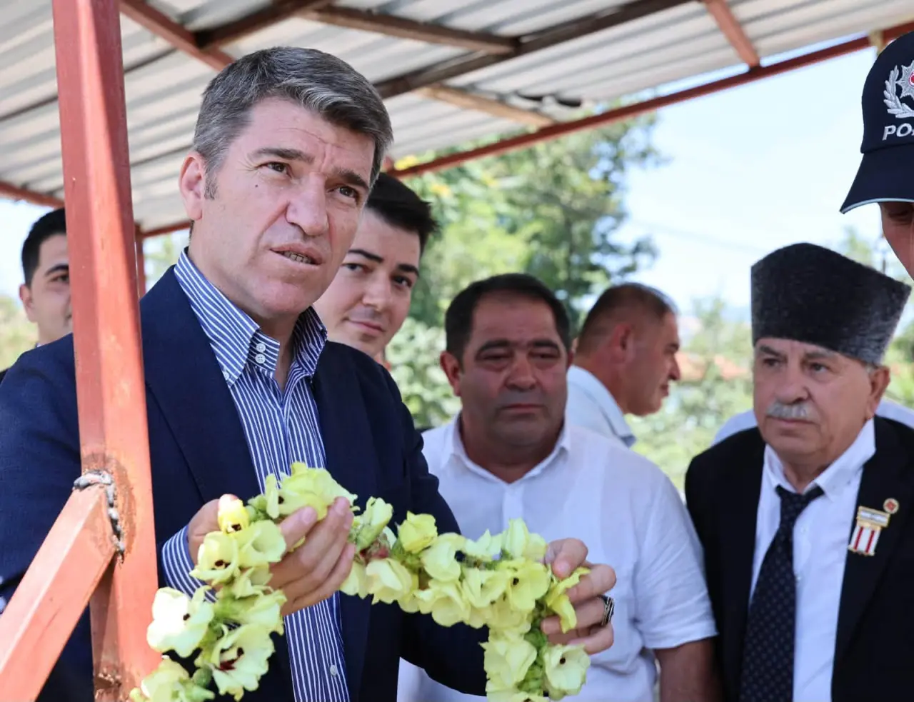 Vali Bakan Şehit Ailesinin Kapısını Çaldı 2