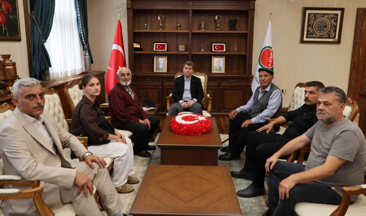 Vali Bakan Ziyaretçilerini Ağırladı 2