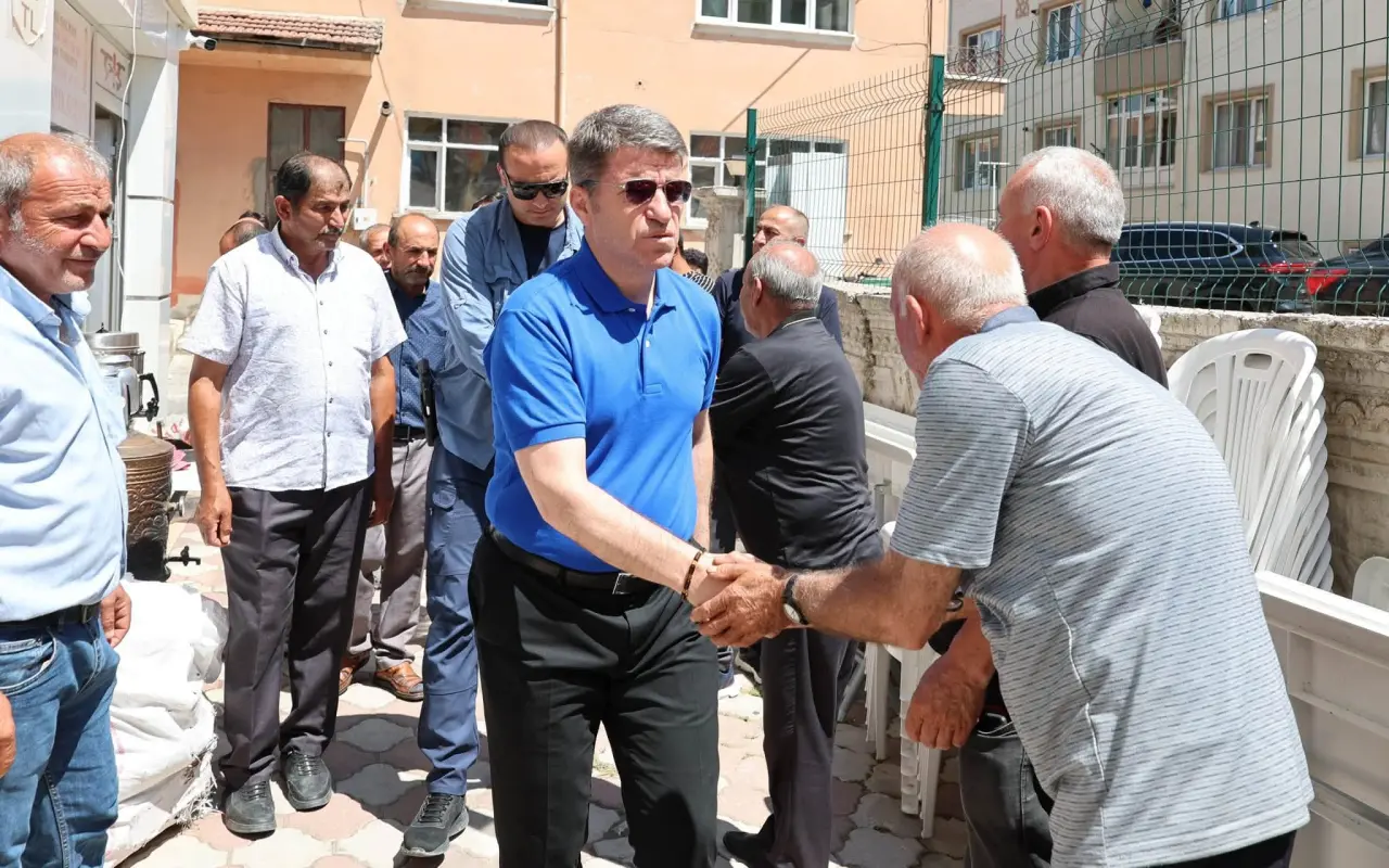 Vali Bakan'dan Acılı Ailelere Taziye Ziyareti 3